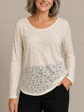 3/$30 New DIRECTIONS Cream Long Sleeve Burnout Scoop Neck Blouse Size Medium